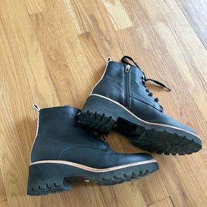 Dolce Vita Women Boots 🥾 in excellent condition